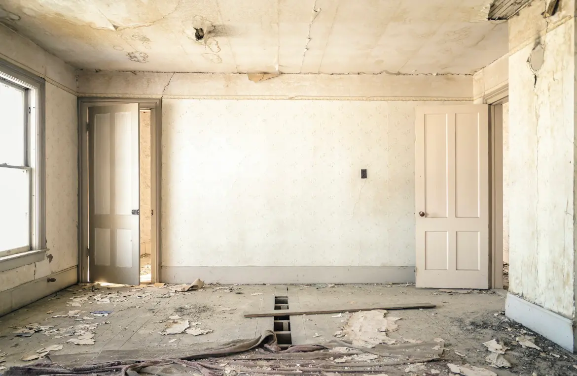 Waste disposal crew managing a cleanout project in Leavenworth